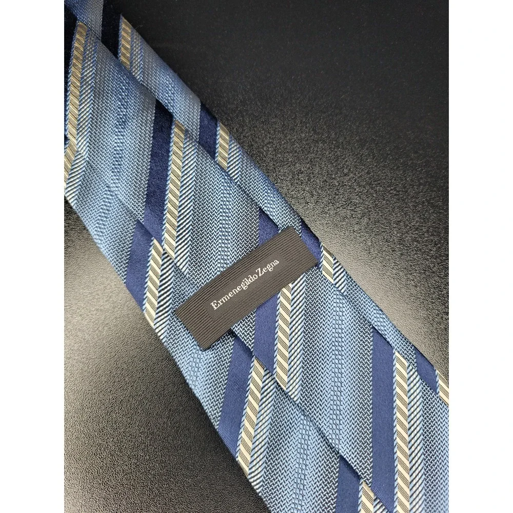 Ermenegildo Zegna Men's Necktie Blue Striped Silk 3.75